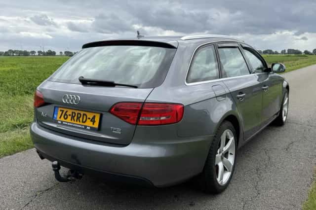 Audi A4 (2011) thumbnail 4