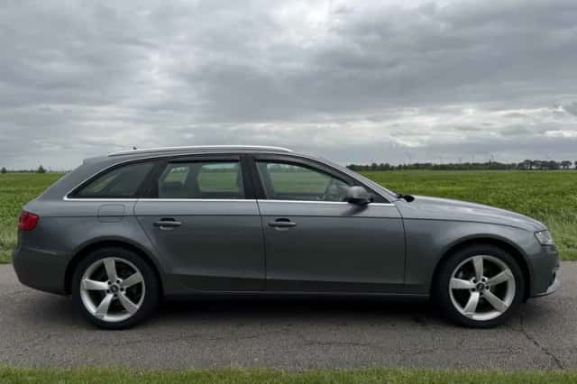 Audi A4 (2011) thumbnail 5