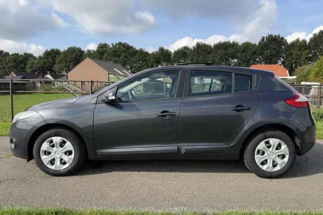 Renault Mégane (2012) thumbnail 2