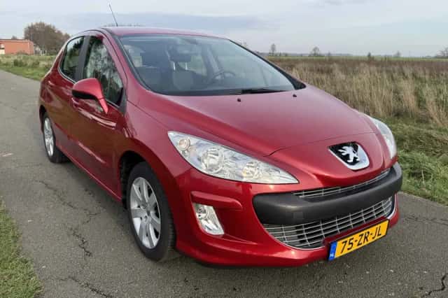 Peugeot 308 (2008) thumbnail 1
