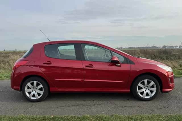 Peugeot 308 (2008) thumbnail 2