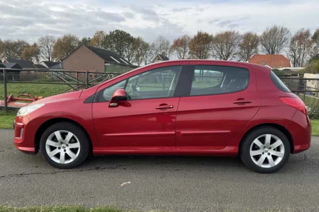 Peugeot 308 (2008) thumbnail 5
