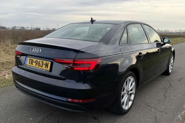 Audi A4 (2018) thumbnail 4