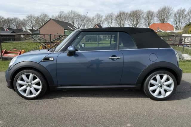 MINI Cooper (2011) thumbnail 2