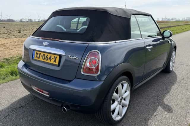 MINI Cooper (2011) thumbnail 4