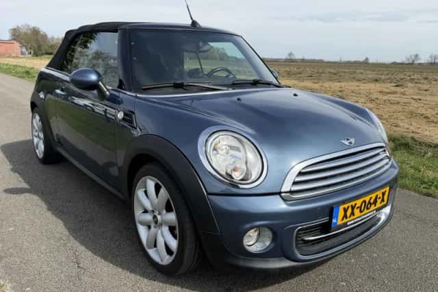 MINI Cooper (2011) thumbnail 6