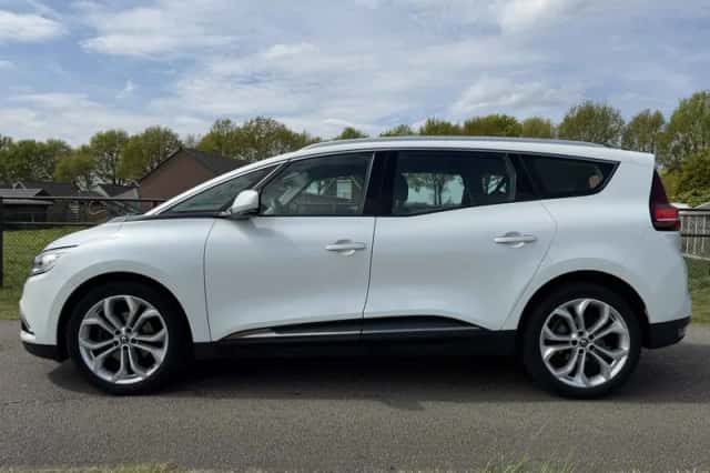 Renault Grand Scénic (2017) thumbnail 2
