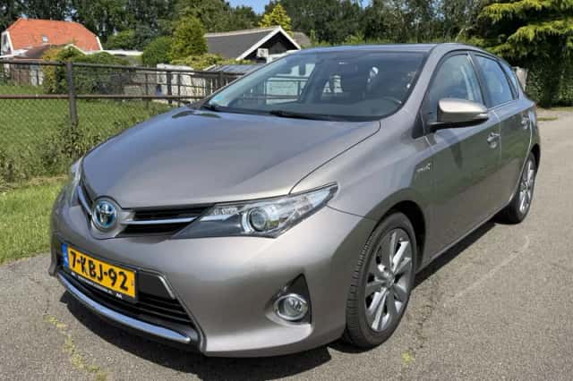 Toyota Auris (2013) thumbnail 1