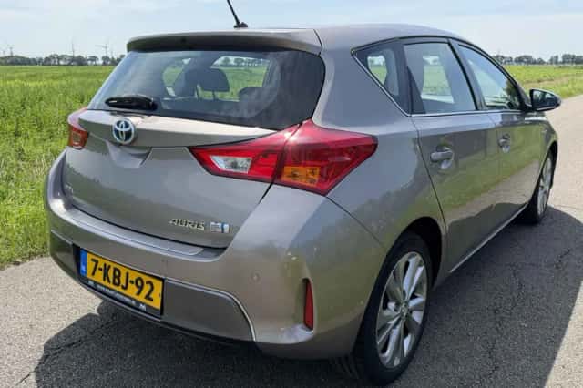 Toyota Auris (2013) thumbnail 4
