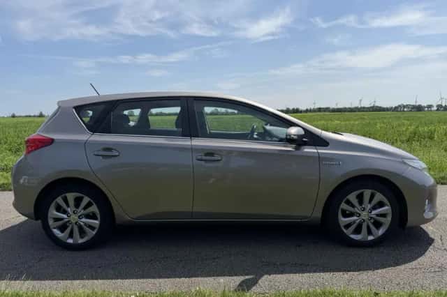 Toyota Auris (2013) thumbnail 5