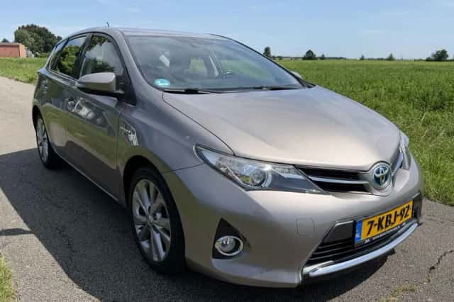 Toyota Auris (2013) thumbnail 6