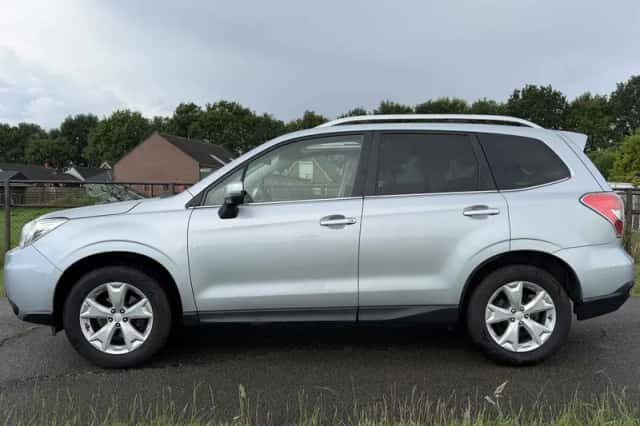 Subaru Forester (2015) thumbnail 2