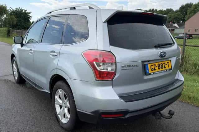 Subaru Forester (2015) thumbnail 3