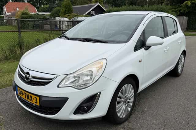 Opel Corsa (2012) thumbnail 1