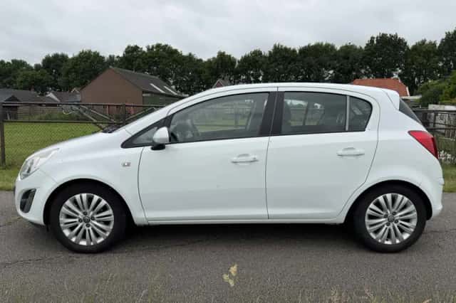Opel Corsa (2012) thumbnail 2