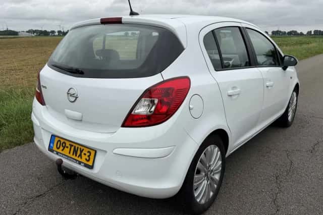 Opel Corsa (2012) thumbnail 4