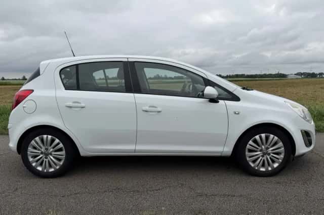 Opel Corsa (2012) thumbnail 5
