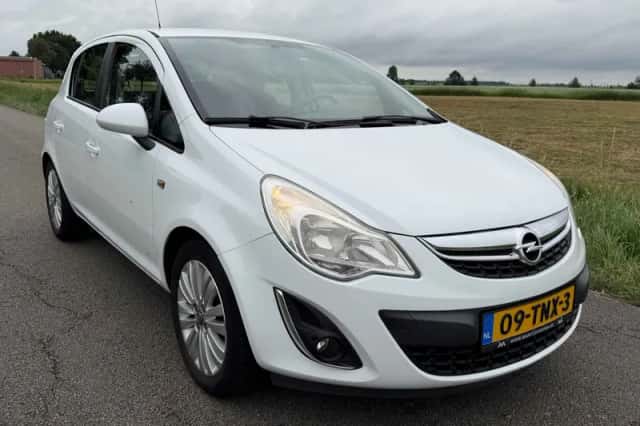 Opel Corsa (2012) thumbnail 6