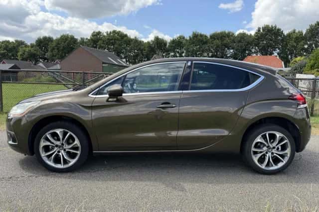 Citroën DS4 (2011) thumbnail 2