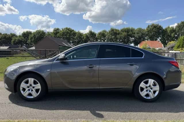 Opel Insignia (2009) thumbnail 2
