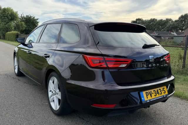 SEAT Leon (2017) thumbnail 3
