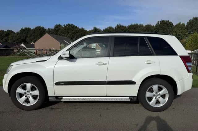 Suzuki Grand Vitara (2008) thumbnail 2