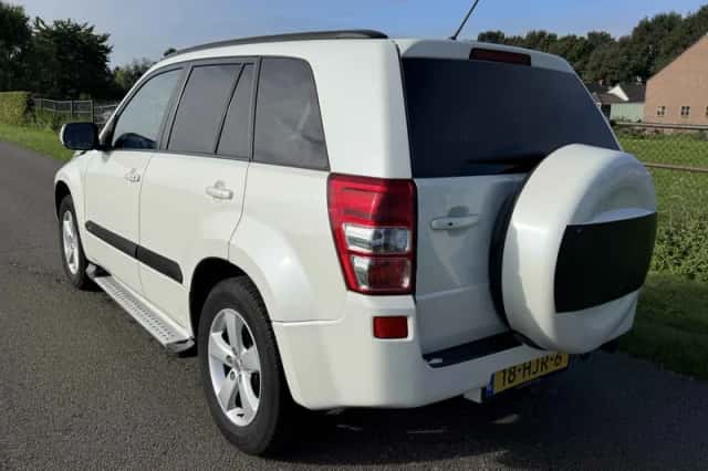 Suzuki Grand Vitara (2008) thumbnail 3