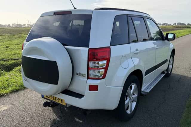 Suzuki Grand Vitara (2008) thumbnail 4