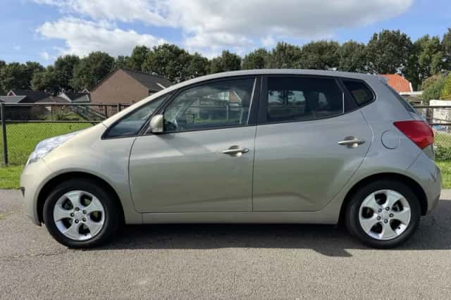 Kia Venga (2012) thumbnail 2