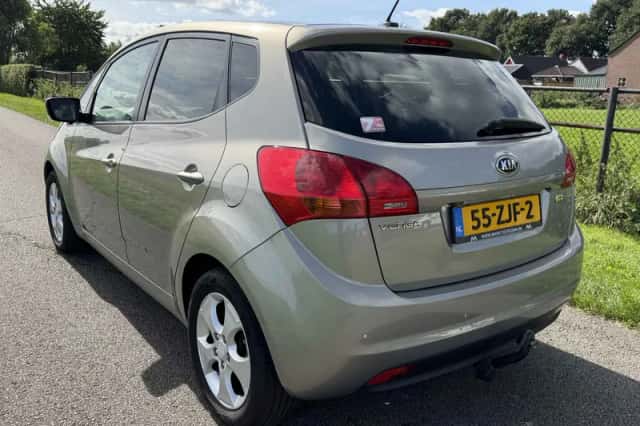 Kia Venga (2012) thumbnail 3