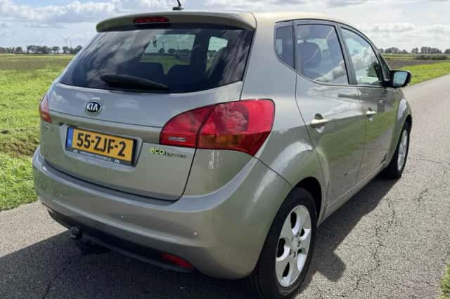 Kia Venga (2012) thumbnail 4