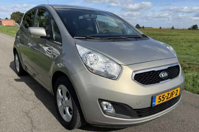 Kia Venga (2012) thumbnail 6
