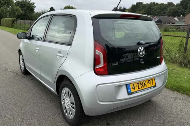 Volkswagen Up! (2015) thumbnail 3