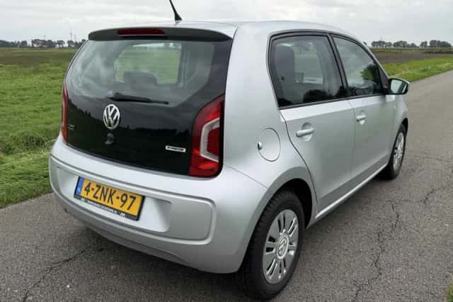Volkswagen Up! (2015) thumbnail 4