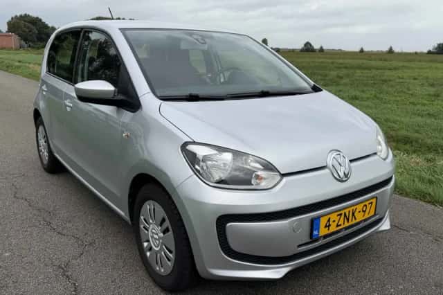Volkswagen Up! (2015) thumbnail 6