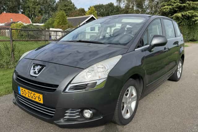Peugeot 5008 (2012) thumbnail 1