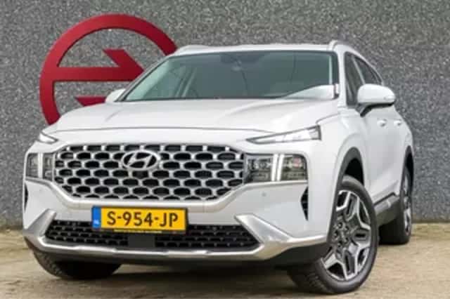 Hyundai Santa Fe (2021) thumbnail 1