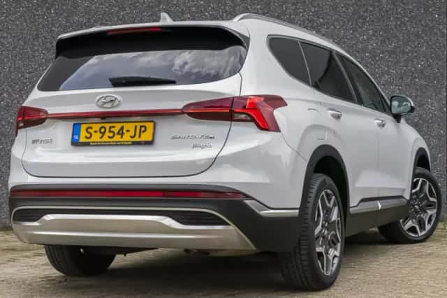 Hyundai Santa Fe (2021) thumbnail 5