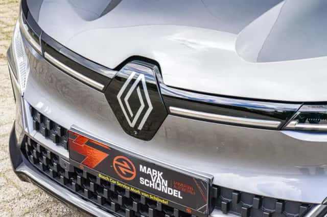 Renault Mégane E-Tech (2023) thumbnail 3
