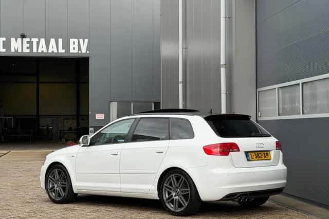 Audi A3 (2009) thumbnail 3