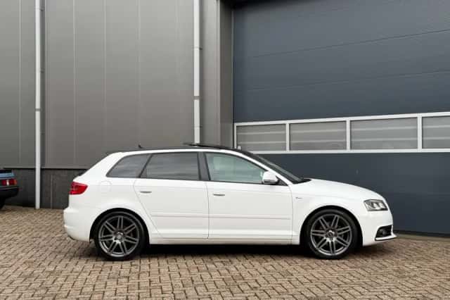 Audi A3 (2009) thumbnail 6
