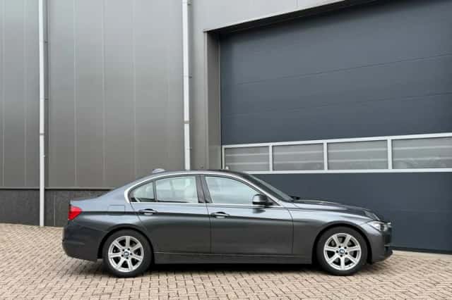 BMW 3-Serie (2012) thumbnail 6