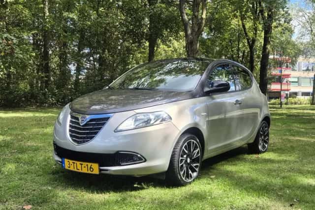 Lancia Ypsilon (2014) thumbnail 1