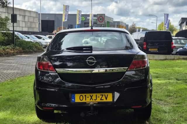 Opel Astra GTC (2007) thumbnail 4