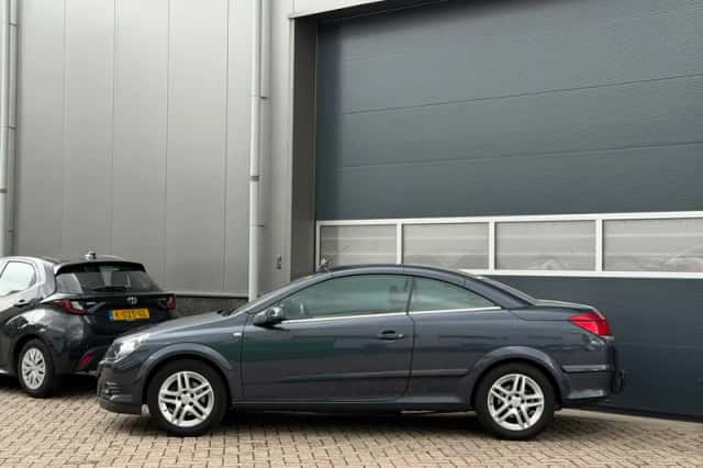 Opel Astra Twin Top (2007) thumbnail 2