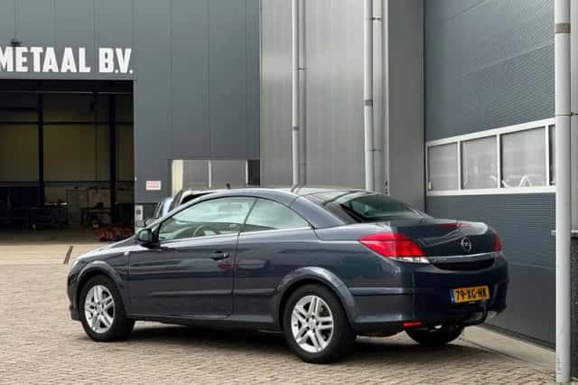 Opel Astra Twin Top (2007) thumbnail 3