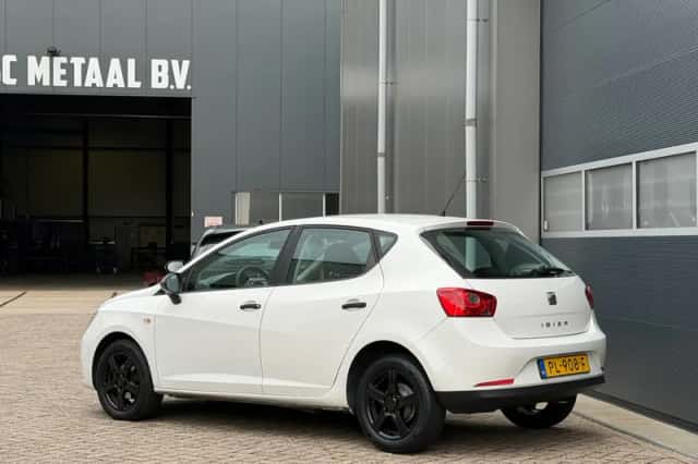 SEAT Ibiza (2014) thumbnail 3