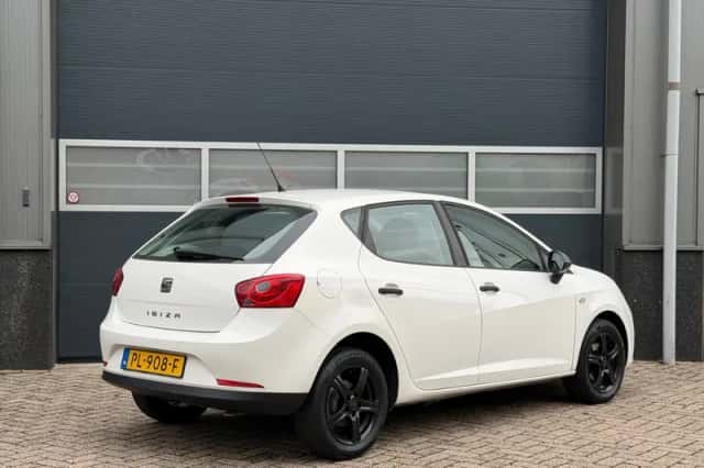 SEAT Ibiza (2014) thumbnail 5