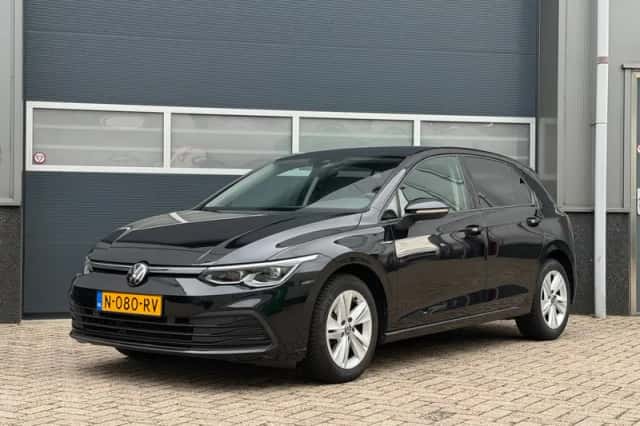 Volkswagen Golf (2021) thumbnail 1