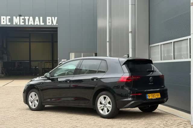 Volkswagen Golf (2021) thumbnail 3